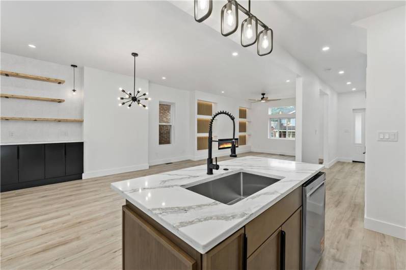 7211 Whipple St, Pittsburgh, PA 15218, 4 Bedrooms Bedrooms, 8 Rooms Rooms,2.1 BathroomsBathrooms,Residential,For Sale,Whipple St,0,1711706