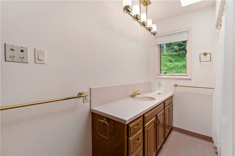 2306 Marbury Rd, Pittsburgh, PA 15221, 2 Bedrooms Bedrooms, ,2 BathroomsBathrooms,Lease,For Sale,Marbury Rd,0,1711709