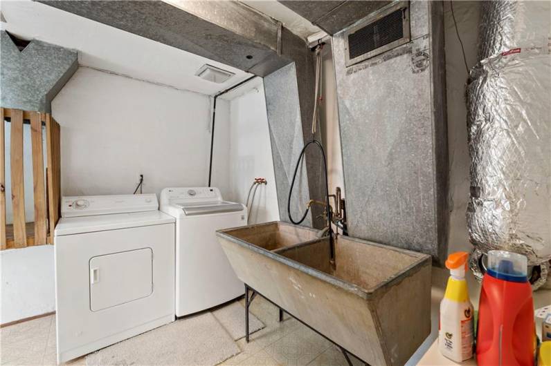 2306 Marbury Rd, Pittsburgh, PA 15221, 2 Bedrooms Bedrooms, ,2 BathroomsBathrooms,Lease,For Sale,Marbury Rd,0,1711709