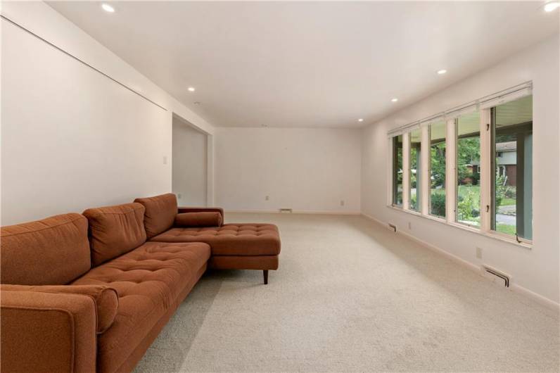2306 Marbury Rd, Pittsburgh, PA 15221, 2 Bedrooms Bedrooms, ,2 BathroomsBathrooms,Lease,For Sale,Marbury Rd,0,1711709