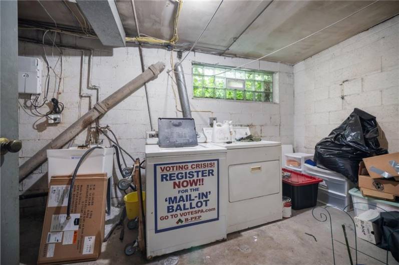 7163 Tilden St, Pittsburgh, PA 15206, 2 Bedrooms Bedrooms, ,1 BathroomBathrooms,Residential,For Sale,Tilden St,0,1711710