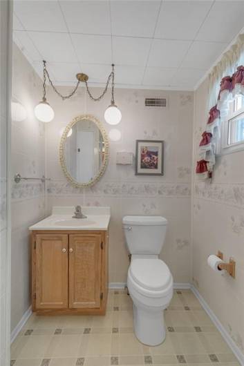 122 Atlantic Ave, Cheswick, PA 15024, 3 Bedrooms Bedrooms, 9 Rooms Rooms,2.1 BathroomsBathrooms,Residential,For Sale,Atlantic Ave,0,1711716