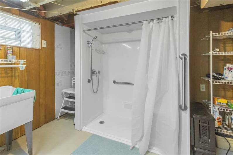 122 Atlantic Ave, Cheswick, PA 15024, 3 Bedrooms Bedrooms, 9 Rooms Rooms,2.1 BathroomsBathrooms,Residential,For Sale,Atlantic Ave,0,1711716