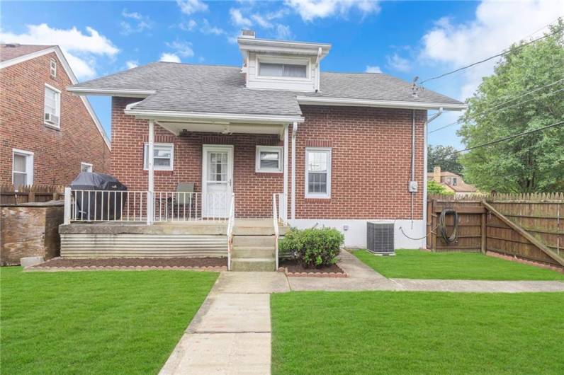 122 Atlantic Ave, Cheswick, PA 15024, 3 Bedrooms Bedrooms, 9 Rooms Rooms,2.1 BathroomsBathrooms,Residential,For Sale,Atlantic Ave,0,1711716