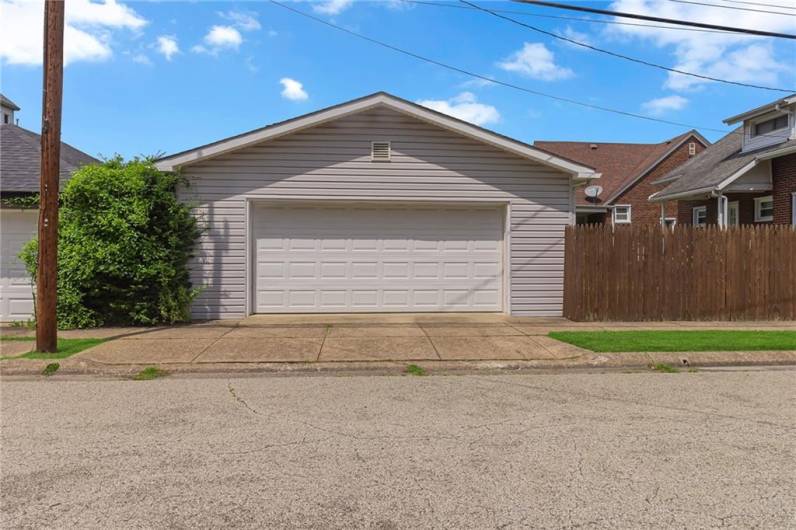 122 Atlantic Ave, Cheswick, PA 15024, 3 Bedrooms Bedrooms, 9 Rooms Rooms,2.1 BathroomsBathrooms,Residential,For Sale,Atlantic Ave,0,1711716