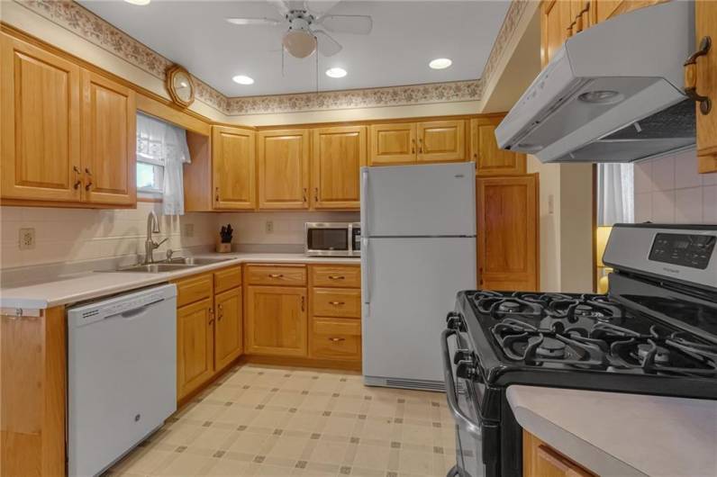 122 Atlantic Ave, Cheswick, PA 15024, 3 Bedrooms Bedrooms, 9 Rooms Rooms,2.1 BathroomsBathrooms,Residential,For Sale,Atlantic Ave,0,1711716