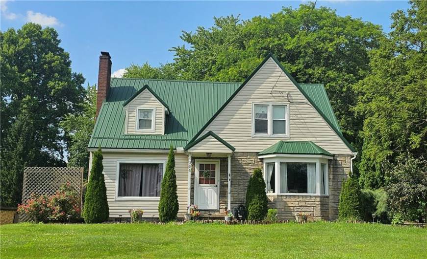 306 Meyer Ave, New Castle, PA 16105, 4 Bedrooms Bedrooms, 8 Rooms Rooms,2.1 BathroomsBathrooms,Residential,For Sale,Meyer Ave,0,1711730