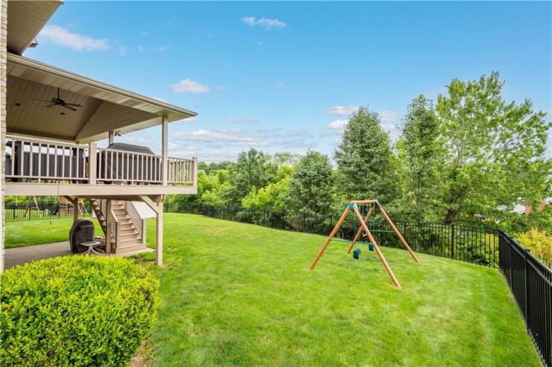 The backyard offers plenty of space for a playset, shed, garden, ball games, a firepit, and much more—perfect for family fun and relaxation.