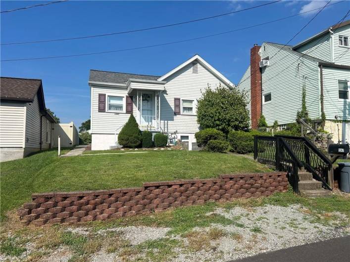 1347 Paradise Ave, Belle Vernon, PA 15012, 2 Bedrooms Bedrooms, ,1 BathroomBathrooms,Residential,For Sale,Paradise Ave,0,1711750