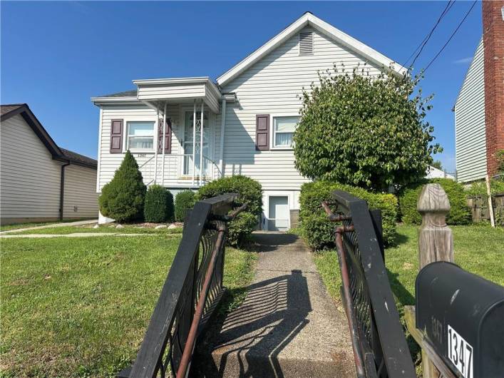1347 Paradise Ave, Belle Vernon, PA 15012, 2 Bedrooms Bedrooms, ,1 BathroomBathrooms,Residential,For Sale,Paradise Ave,0,1711750