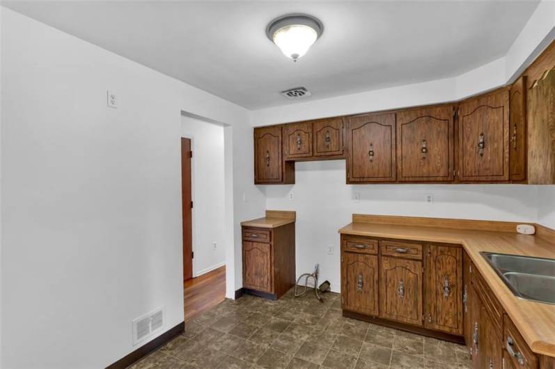 2038 Alfred St, Pittsburgh, PA 15212, 3 Bedrooms Bedrooms, 8 Rooms Rooms,2 BathroomsBathrooms,Residential,For Sale,Alfred St,1711925