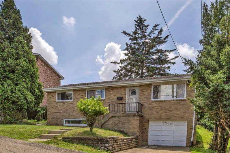 2038 Alfred St, Pittsburgh, PA 15212, 3 Bedrooms Bedrooms, 8 Rooms Rooms,2 BathroomsBathrooms,Residential,For Sale,Alfred St,1711925