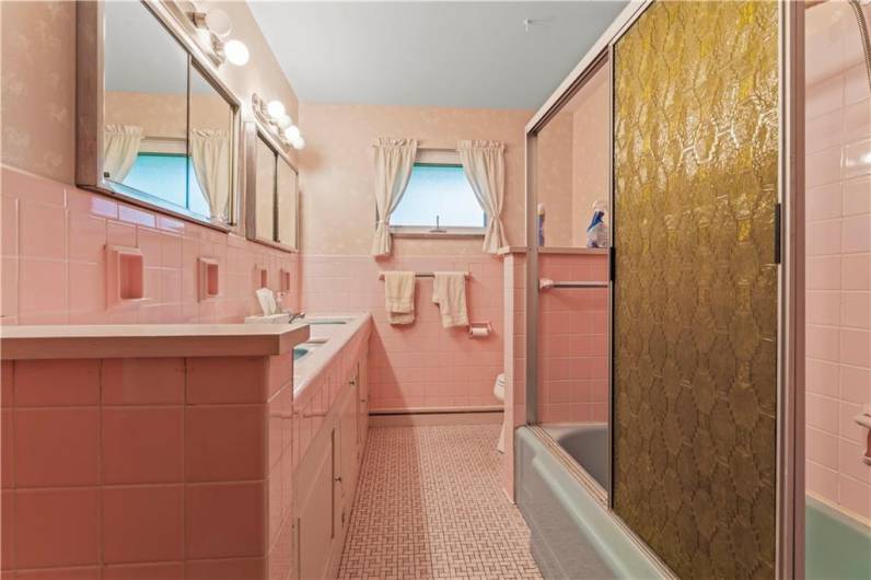 Full Hall Bathroom  150 Lakeview Drive