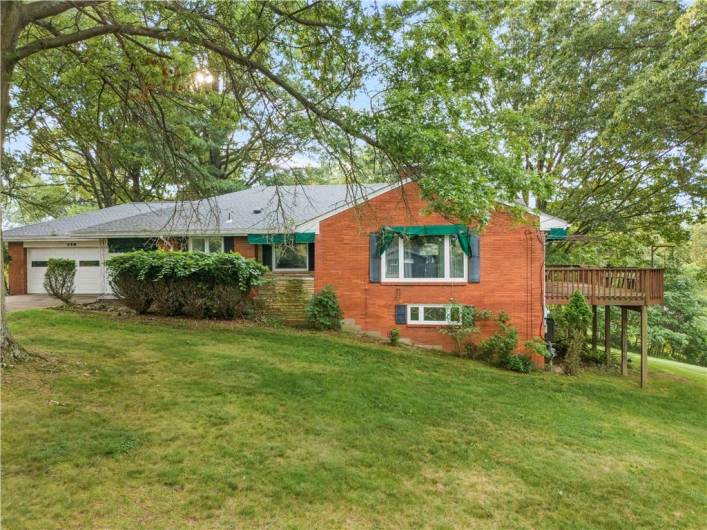Welcome To 150 Lakeview Drive!