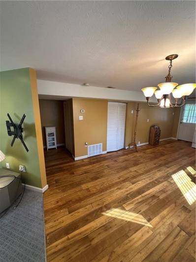 505 Diamond Aly, Carnegie, PA 15106, ,Multi-unit,For Sale,Diamond Aly,1711930