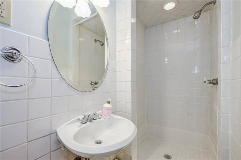 3583 Beechwood Blvd, Pittsburgh, PA 15217, 3 Bedrooms Bedrooms, 7 Rooms Rooms,2 BathroomsBathrooms,Residential,For Sale,Beechwood Blvd,1711935