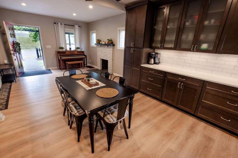 719 7th Ave, Coraopolis, PA 15108, 3 Bedrooms Bedrooms, 8 Rooms Rooms,2.1 BathroomsBathrooms,Residential,For Sale,7th Ave,1711938