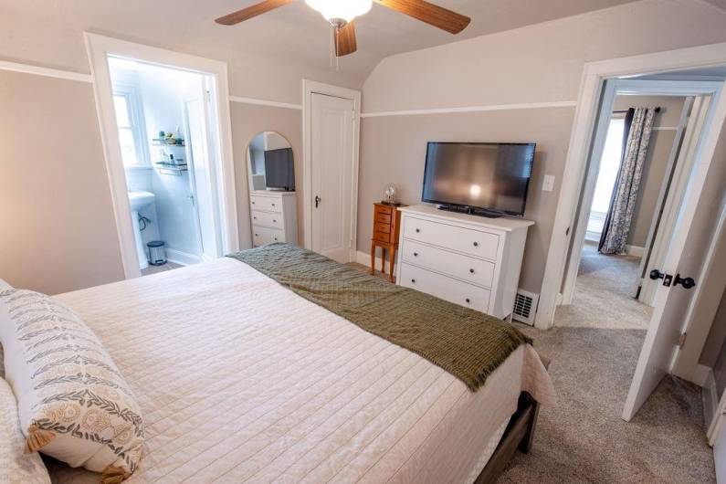 719 7th Ave, Coraopolis, PA 15108, 3 Bedrooms Bedrooms, 8 Rooms Rooms,2.1 BathroomsBathrooms,Residential,For Sale,7th Ave,1711938