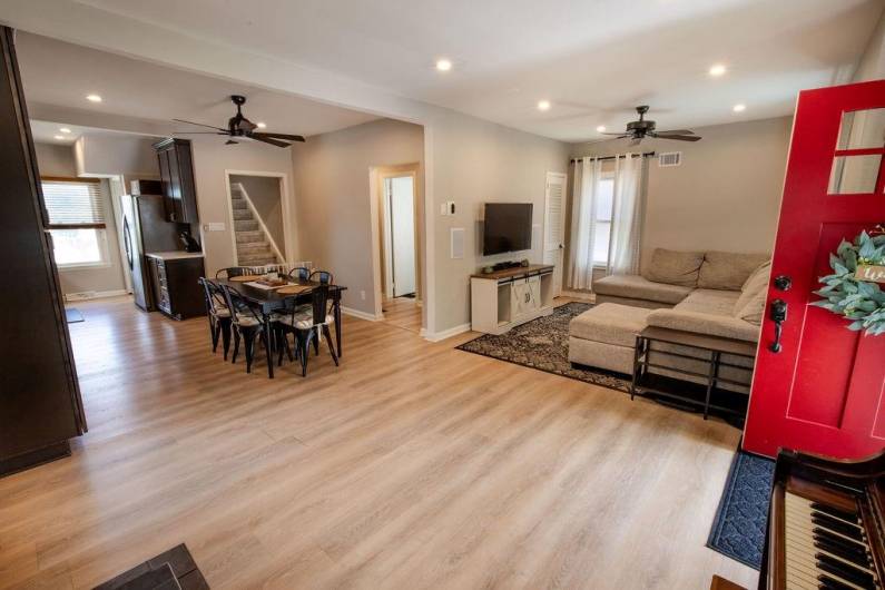 719 7th Ave, Coraopolis, PA 15108, 3 Bedrooms Bedrooms, 8 Rooms Rooms,2.1 BathroomsBathrooms,Residential,For Sale,7th Ave,1711938