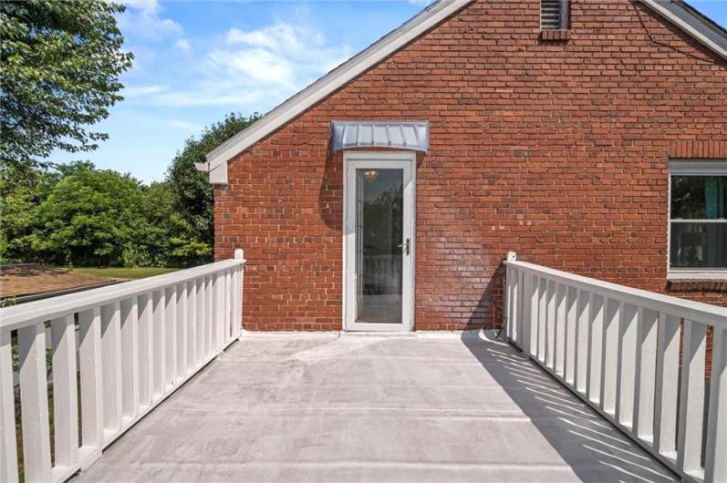 204 Glenburn Dr, Pittsburgh, PA 15236, 3 Bedrooms Bedrooms, 9 Rooms Rooms,3 BathroomsBathrooms,Residential,For Sale,Glenburn Dr,0,1711939