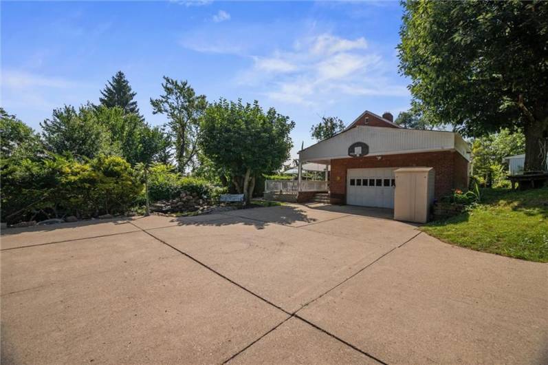 204 Glenburn Dr, Pittsburgh, PA 15236, 3 Bedrooms Bedrooms, 9 Rooms Rooms,3 BathroomsBathrooms,Residential,For Sale,Glenburn Dr,0,1711939
