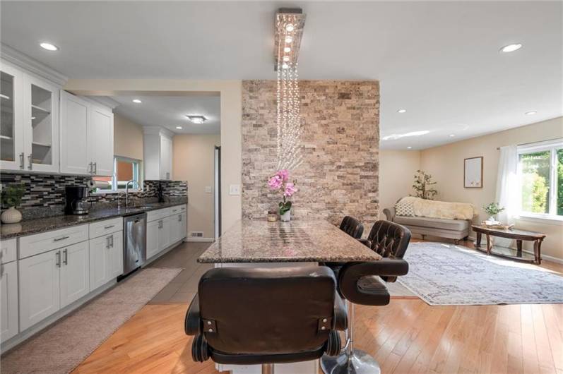 204 Glenburn Dr, Pittsburgh, PA 15236, 3 Bedrooms Bedrooms, 9 Rooms Rooms,3 BathroomsBathrooms,Residential,For Sale,Glenburn Dr,0,1711939