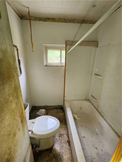 519 Greensburg Pike, North Versailles, PA 15137, ,Multi-unit,For Sale,Greensburg Pike,1711948