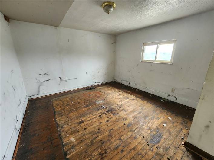 519 Greensburg Pike, North Versailles, PA 15137, ,Multi-unit,For Sale,Greensburg Pike,1711948