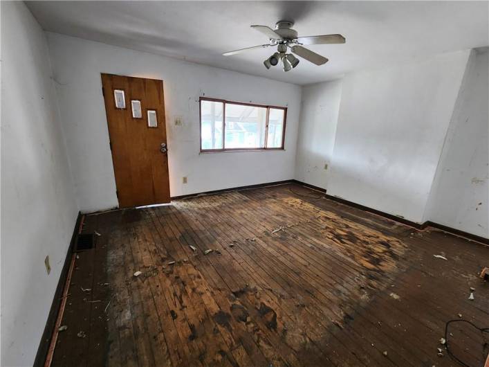 519 Greensburg Pike, North Versailles, PA 15137, ,Multi-unit,For Sale,Greensburg Pike,1711948