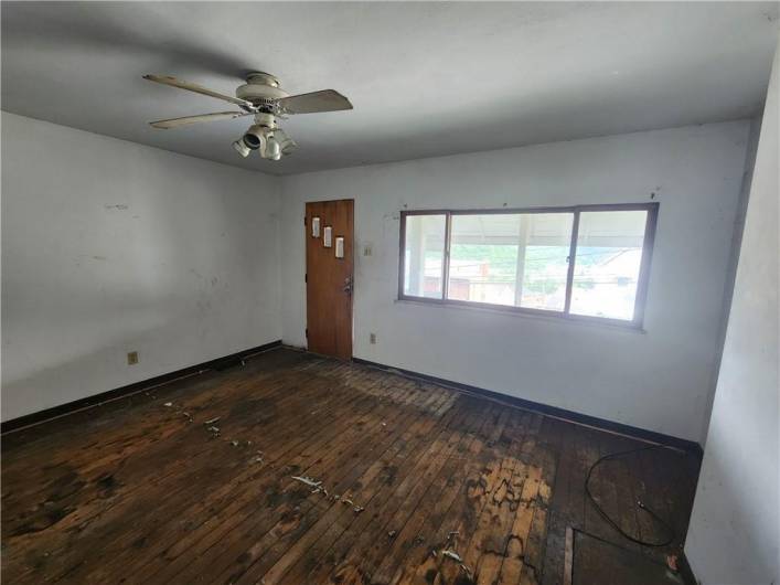 519 Greensburg Pike, North Versailles, PA 15137, ,Multi-unit,For Sale,Greensburg Pike,1711948