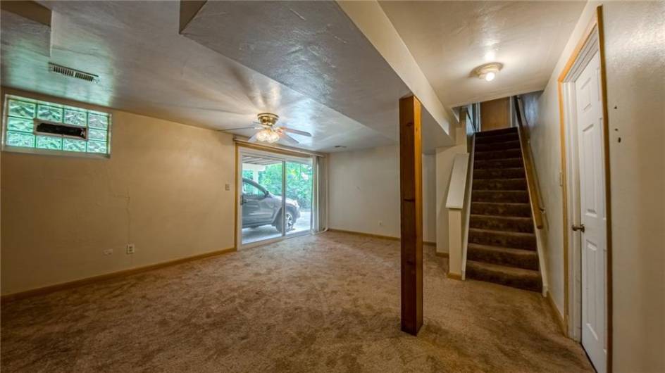 229 Yarrow Ln, Pittsburgh, PA 15236, 4 Bedrooms Bedrooms, 9 Rooms Rooms,2.1 BathroomsBathrooms,Residential,For Sale,Yarrow Ln,1711949
