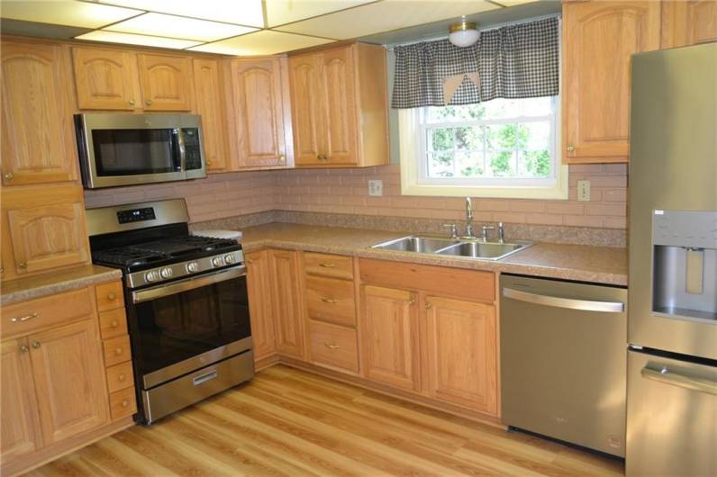 229 Yarrow Ln, Pittsburgh, PA 15236, 4 Bedrooms Bedrooms, 9 Rooms Rooms,2.1 BathroomsBathrooms,Residential,For Sale,Yarrow Ln,1711949