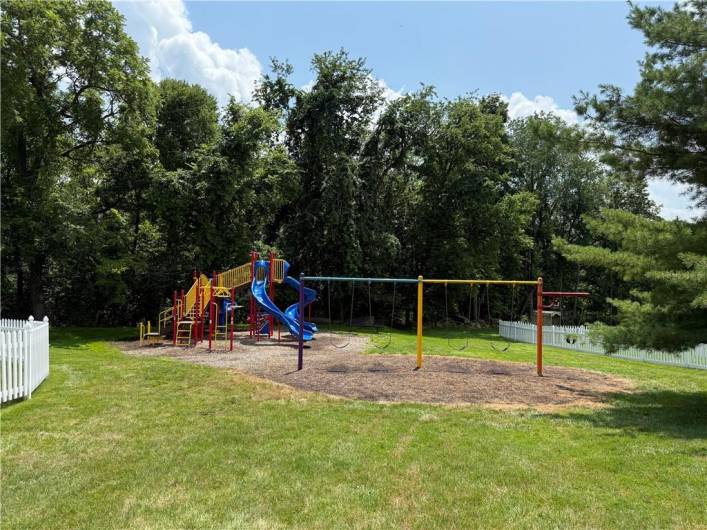 123 Coachside Dr, Canonsburg, PA 15317, 3 Bedrooms Bedrooms, 8 Rooms Rooms,2.1 BathroomsBathrooms,Residential,For Sale,Coachside Dr,1711952