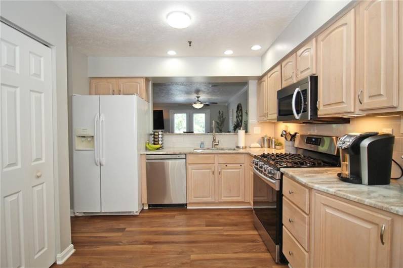 123 Coachside Dr, Canonsburg, PA 15317, 3 Bedrooms Bedrooms, 8 Rooms Rooms,2.1 BathroomsBathrooms,Residential,For Sale,Coachside Dr,1711952