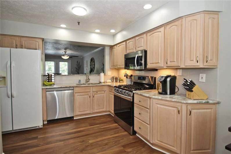 123 Coachside Dr, Canonsburg, PA 15317, 3 Bedrooms Bedrooms, 8 Rooms Rooms,2.1 BathroomsBathrooms,Residential,For Sale,Coachside Dr,1711952