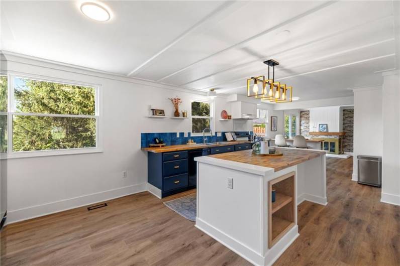 216 Scottsdale Drive, Coraopolis, PA 15108, 3 Bedrooms Bedrooms, 9 Rooms Rooms,2.1 BathroomsBathrooms,Residential,For Sale,Scottsdale Drive,1711955