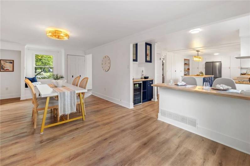 216 Scottsdale Drive, Coraopolis, PA 15108, 3 Bedrooms Bedrooms, 9 Rooms Rooms,2.1 BathroomsBathrooms,Residential,For Sale,Scottsdale Drive,1711955