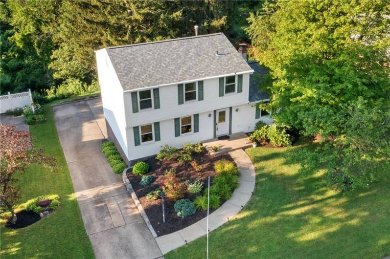 216 Scottsdale Drive, Coraopolis, PA 15108, 3 Bedrooms Bedrooms, 9 Rooms Rooms,2.1 BathroomsBathrooms,Residential,For Sale,Scottsdale Drive,1711955