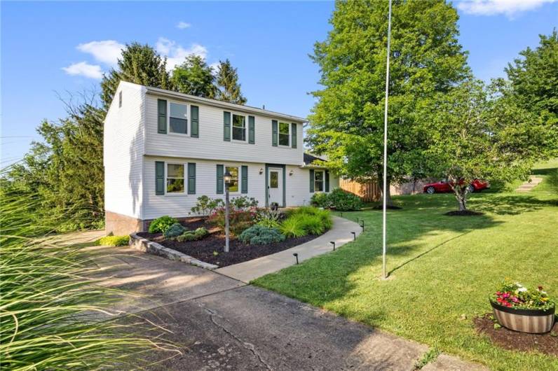 216 Scottsdale Drive, Coraopolis, PA 15108, 3 Bedrooms Bedrooms, 9 Rooms Rooms,2.1 BathroomsBathrooms,Residential,For Sale,Scottsdale Drive,1711955