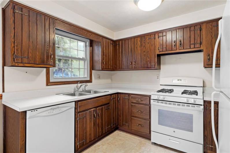 810 Key West Drive, Pittsburgh, PA 15239, 3 Bedrooms Bedrooms, 8 Rooms Rooms,2 BathroomsBathrooms,Residential,For Sale,Key West Drive,1711960