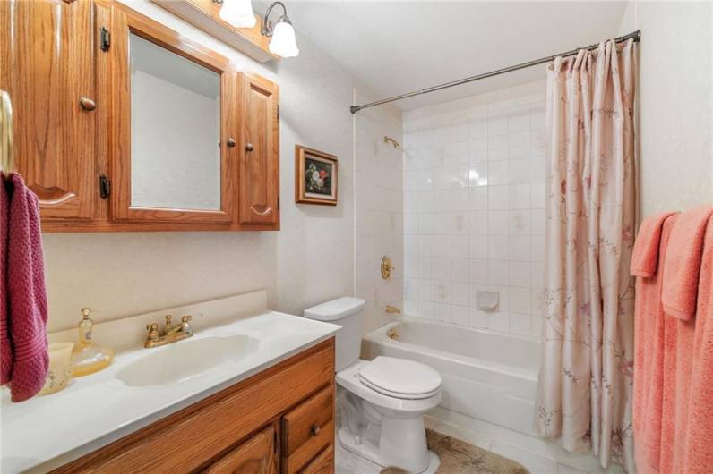 810 Key West Drive, Pittsburgh, PA 15239, 3 Bedrooms Bedrooms, 8 Rooms Rooms,2 BathroomsBathrooms,Residential,For Sale,Key West Drive,1711960