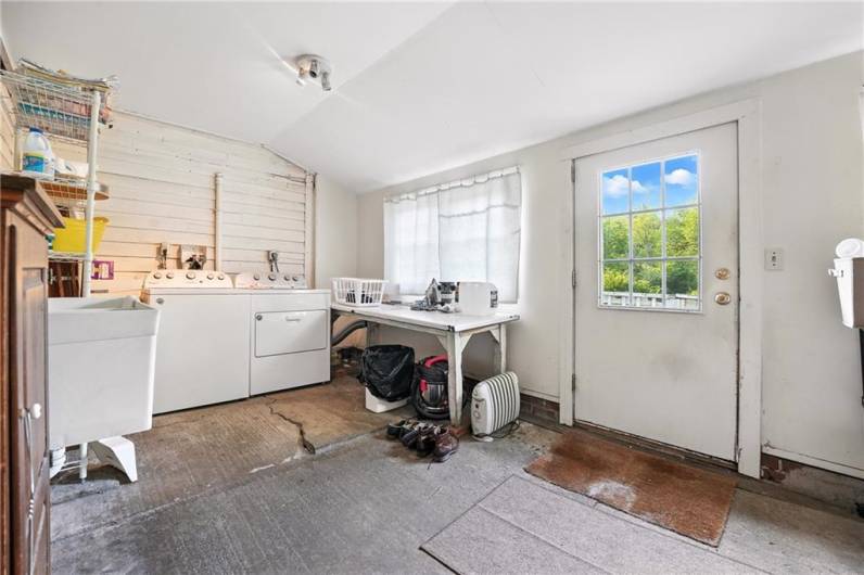123 Constitution Blvd, Fredonia, PA 16124, 3 Bedrooms Bedrooms, ,2 BathroomsBathrooms,Residential,For Sale,Constitution Blvd,1711962