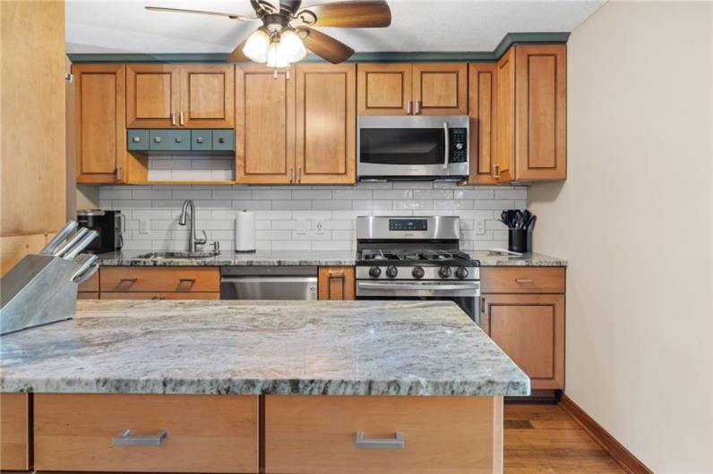 213 Glenmore Drive, Coraopolis, PA 15108, 3 Bedrooms Bedrooms, 9 Rooms Rooms,2.1 BathroomsBathrooms,Residential,For Sale,Glenmore Drive,1711966