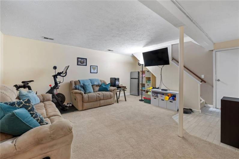 213 Glenmore Drive, Coraopolis, PA 15108, 3 Bedrooms Bedrooms, 9 Rooms Rooms,2.1 BathroomsBathrooms,Residential,For Sale,Glenmore Drive,1711966