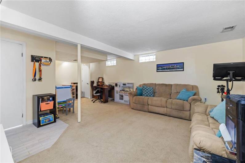 213 Glenmore Drive, Coraopolis, PA 15108, 3 Bedrooms Bedrooms, 9 Rooms Rooms,2.1 BathroomsBathrooms,Residential,For Sale,Glenmore Drive,1711966