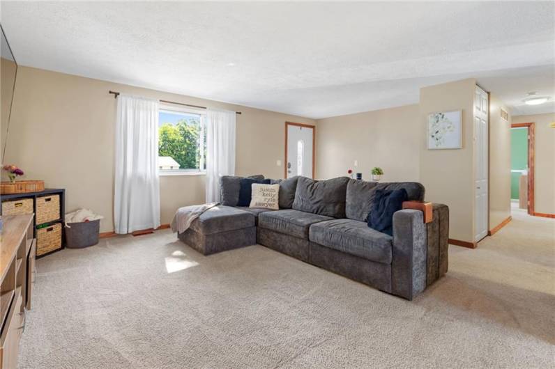 213 Glenmore Drive, Coraopolis, PA 15108, 3 Bedrooms Bedrooms, 9 Rooms Rooms,2.1 BathroomsBathrooms,Residential,For Sale,Glenmore Drive,1711966