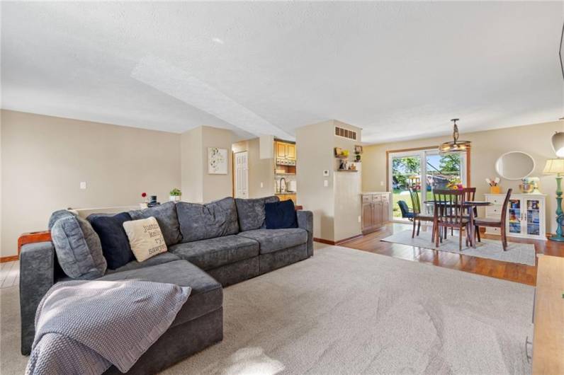 213 Glenmore Drive, Coraopolis, PA 15108, 3 Bedrooms Bedrooms, 9 Rooms Rooms,2.1 BathroomsBathrooms,Residential,For Sale,Glenmore Drive,1711966