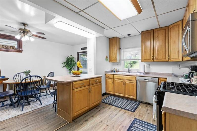 2204 Lutz, Pittsburgh, PA 15210, 3 Bedrooms Bedrooms, 8 Rooms Rooms,1 BathroomBathrooms,Residential,For Sale,Lutz,1711975