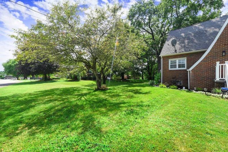 509 Golf Ave, Ellport, PA 16117, 3 Bedrooms Bedrooms, ,3.1 BathroomsBathrooms,Residential,For Sale,Golf Ave,1711977