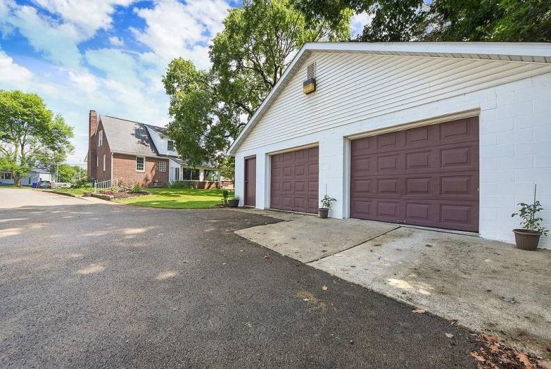 509 Golf Ave, Ellport, PA 16117, 3 Bedrooms Bedrooms, ,3.1 BathroomsBathrooms,Residential,For Sale,Golf Ave,1711977
